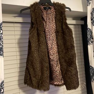 Cute faux fur brown vest